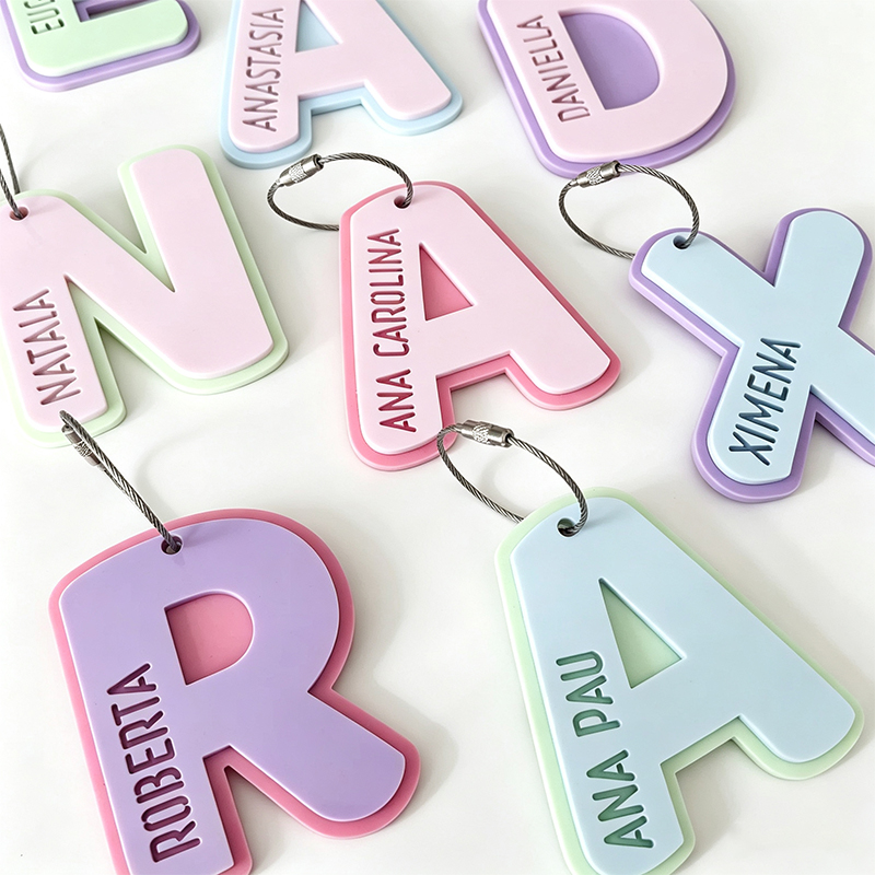 Resin Art Alphabet - カスタムレター中空ネームキーホルダー、パーソナライズされた大文字イニシャル、アクリル製、カスタマイズ可能なテキスト、ベースカラー選択可能、ペンダントキーリング
