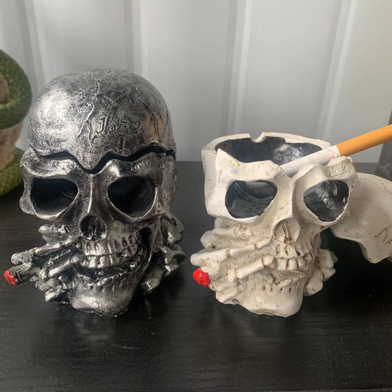 ハロウィン新作ヨーロッパ風アート置物オーナメント骸骨灰皿リビ - Resin Art Wedding Gift のレビューと価格