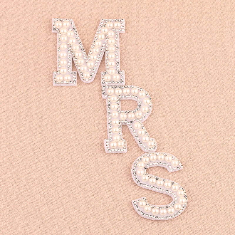MRSフェイクパールラインストーンレターパッチ1セット、帽子 - Resin Art Alphabet のレビューと価格
